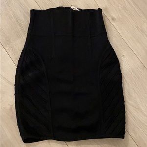 Amazing Wilfred bandage skirt with zip in back